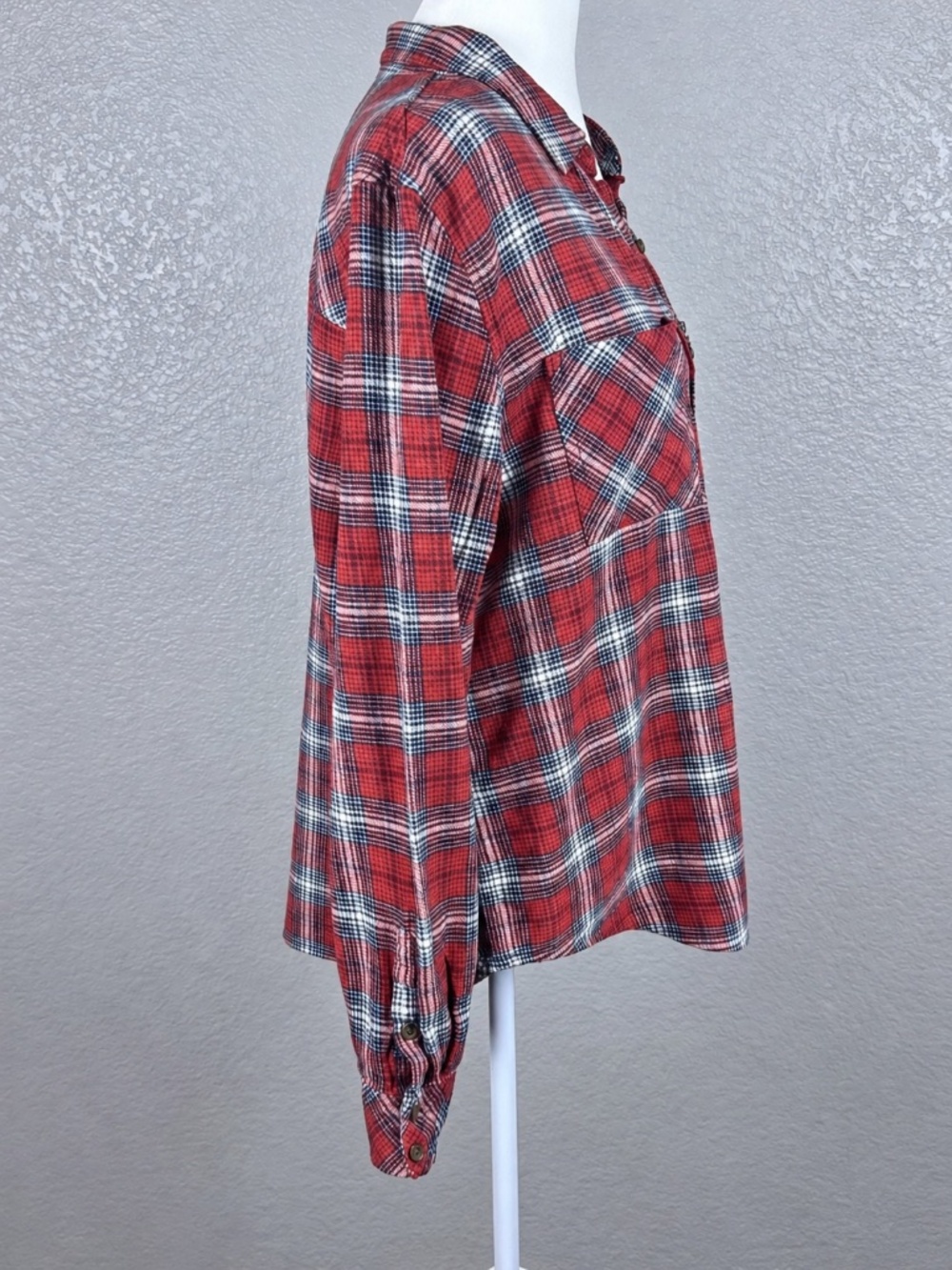 Universal Thread Red Plaid button down Long Sleeve Shirt 100% Cotton Size Medium - Picture 6 of 9